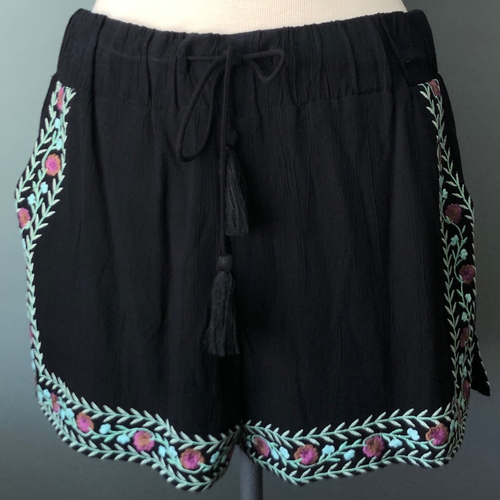 Anthropologie Chloe Oliver Black Embroidered Short